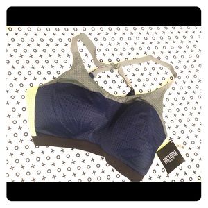 36 DD Victoria’s Secret “lightweight” sports bra